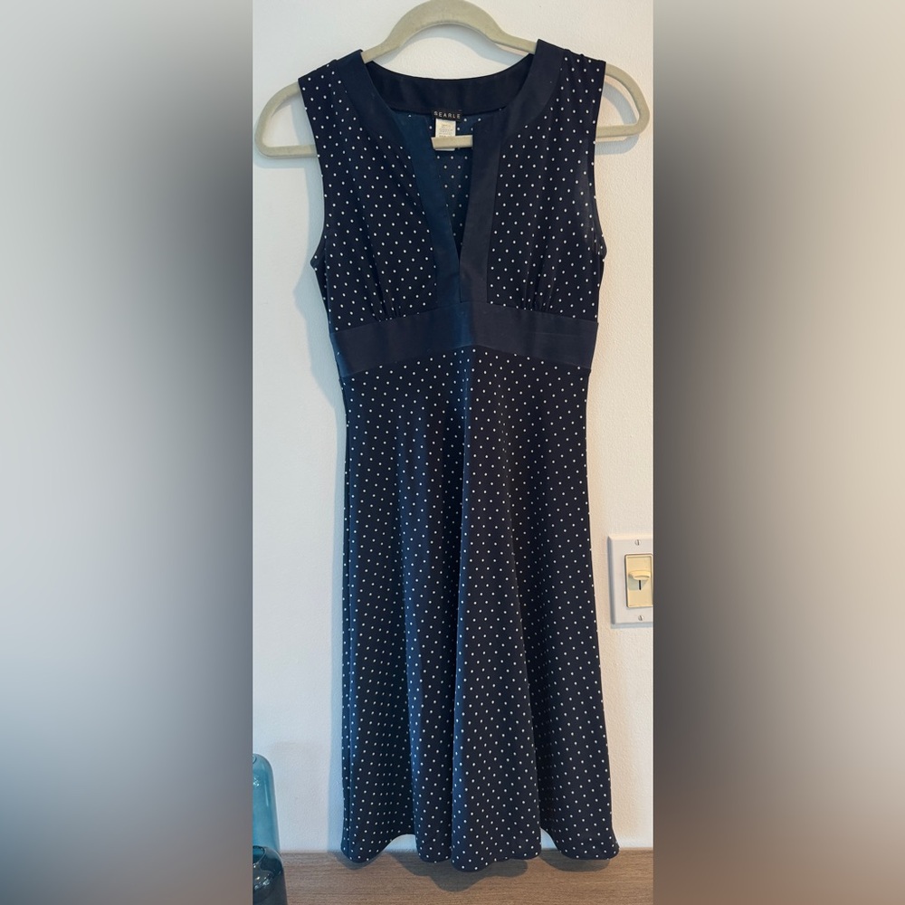 Searle Navy/White Polka Dot Stretch V-Neck Dress. Size 6.